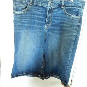 MEN'S BKE BLUE DENIM DISTRESSED  SHORTS SIZE34